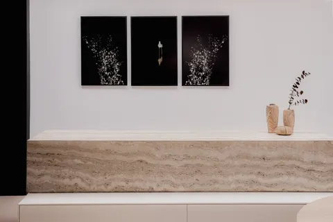 L'isola frontale nello showroom