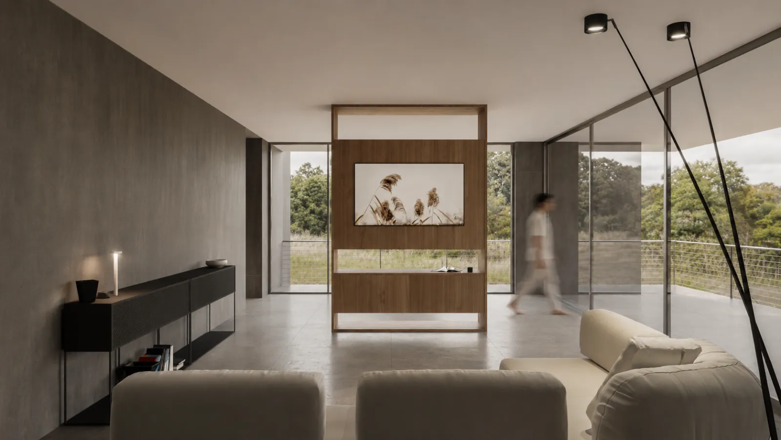 Il living verso il terrazzo, il giardino interno e la piscina